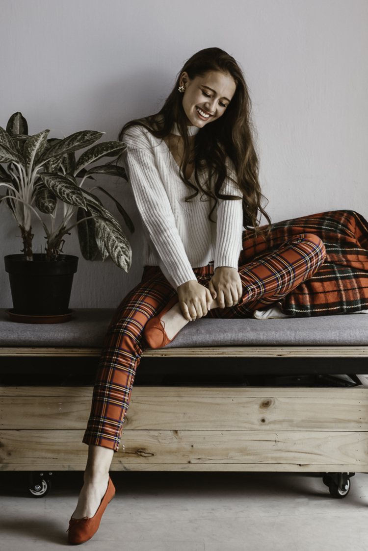 OOTD là gì? Trào lưu hashtag - Tips sở hữu bức ảnh OOTD triệu like 7 Dáng ngồi chính là tips chụp lưu ý