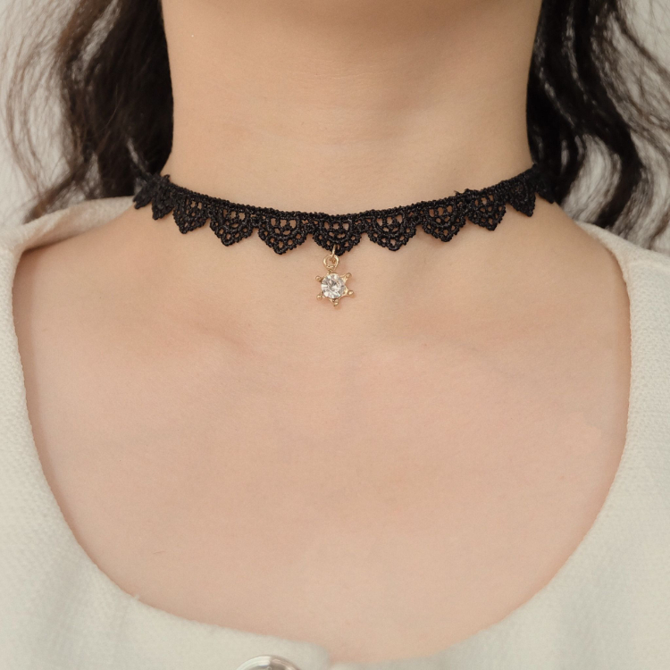 Choker là gì? TOP 5 vòng choker cá tính, quyến rũ nhất 2024 12 Những lưu ý quan trọng khi sử dụng choker