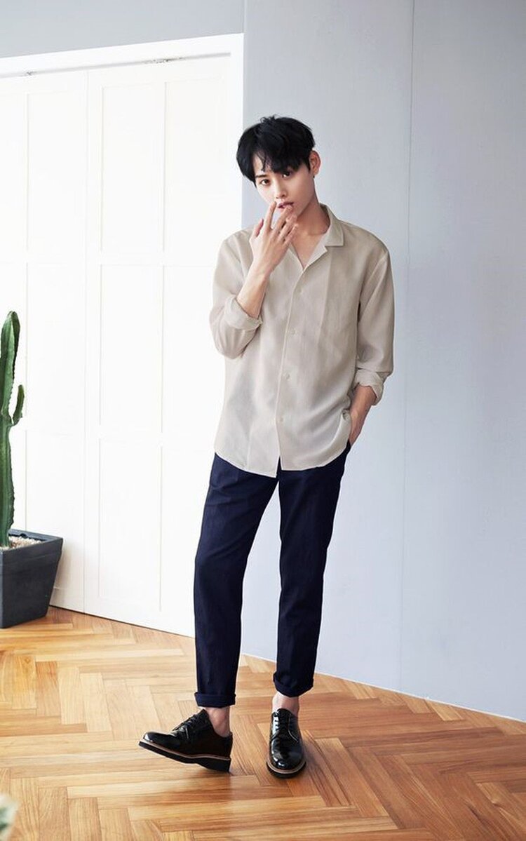 15 phong cách phối đồ nam Hàn Quốc chuẩn soái ca 2 phoi do nam Han Quoc thoi trang thu le.com1