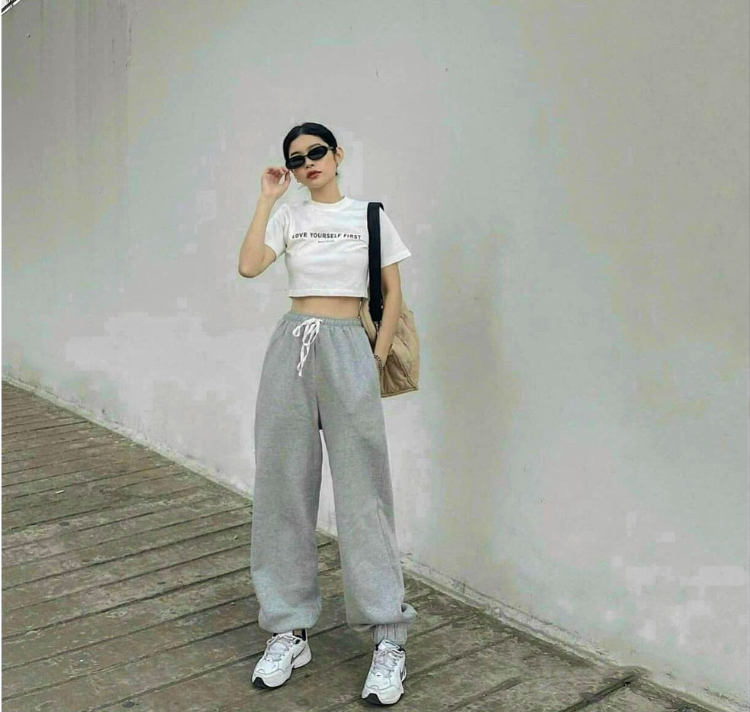 Swag là gì? Khám phá cách phối đồ swag cực cá tính, độc đáo 12 Phối quần ống rộng với áo croptop