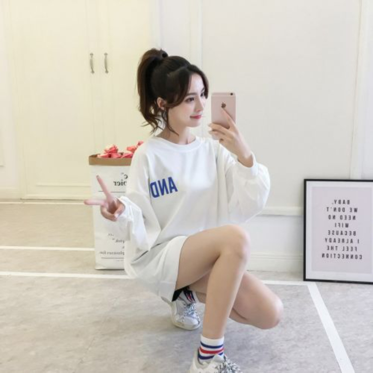 Sweater là gì? Mách khéo cách phối đồ với sweater sành điệu 14 Mặc áo sweater theo style giấu quần