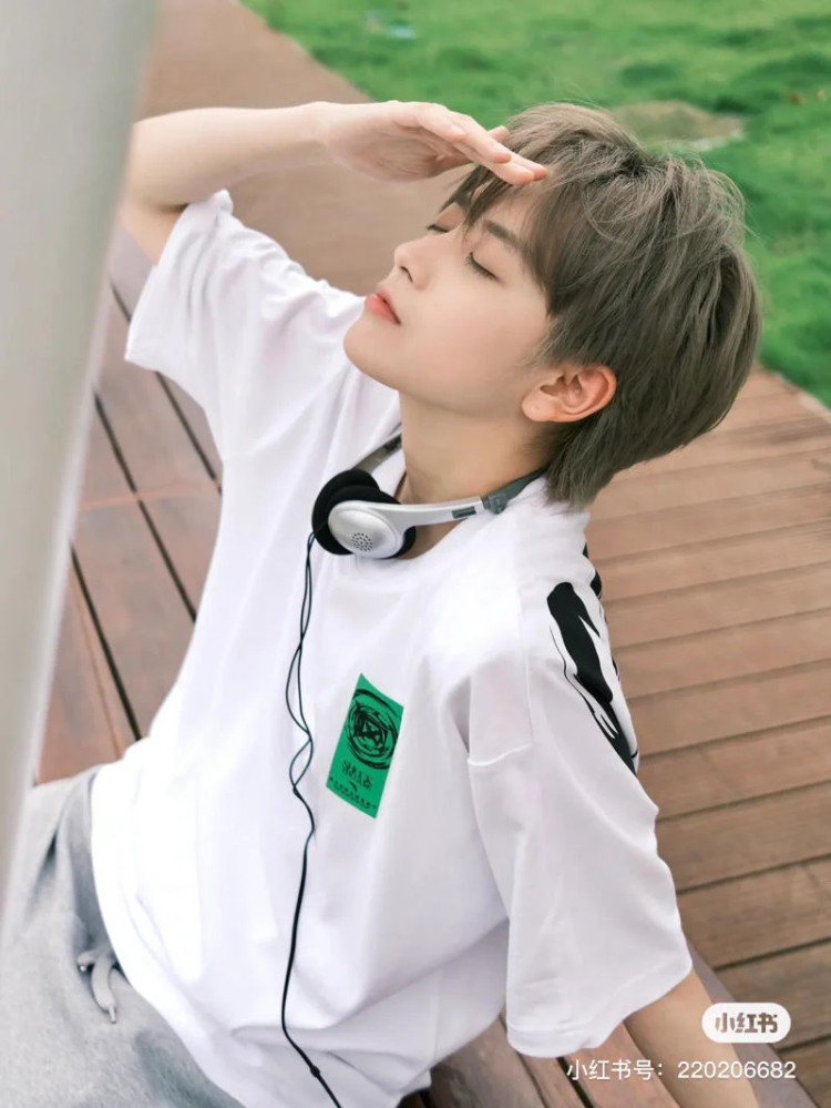 Tomboy là gì? Khám phá phong cách tomboy cool ngầu, cá tính 6 Lời nói và hành động