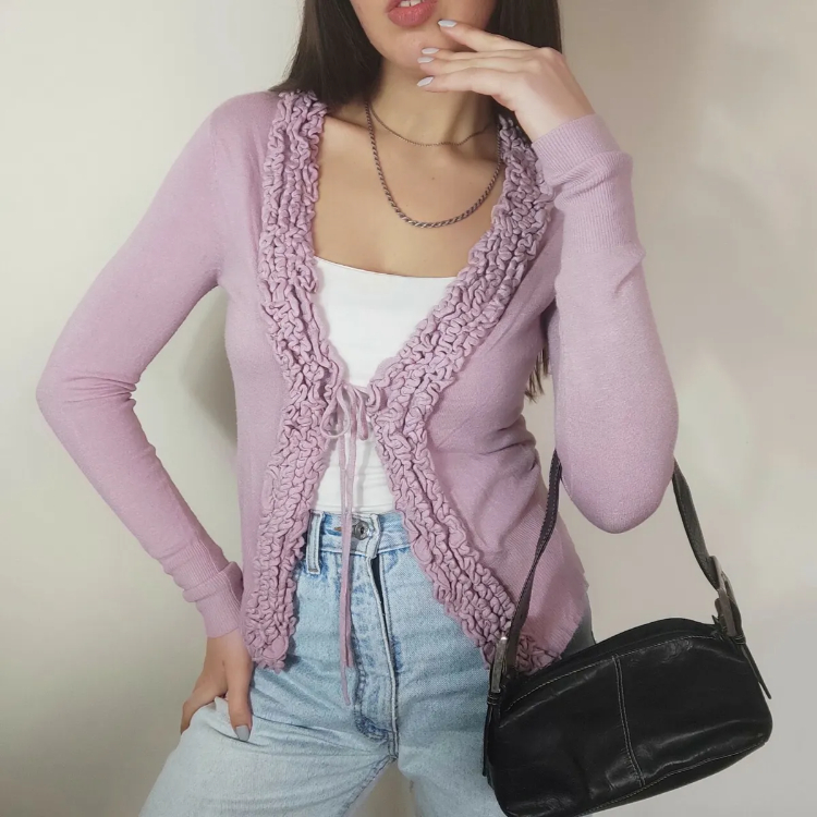 Y2K là gì? Tìm hiểu về phong cách Y2K thời thượng, cá tính 9 Áo cardigan