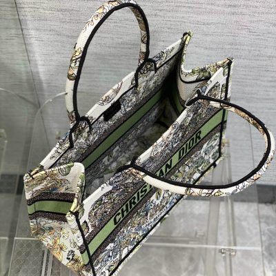 Túi Christian Dior Book Tote Rep 1:1 màu xanh lá trắng họa tiết CD1006 11 tui christian dior book tote rep 1 1 mau xanh la (1)