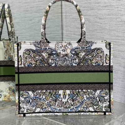 Túi Christian Dior Book Tote Rep 1:1 màu xanh lá trắng họa tiết CD1006 14 tui christian dior book tote rep 1 1 mau xanh la (4)