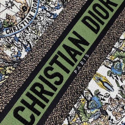 Túi Christian Dior Book Tote Rep 1:1 màu xanh lá trắng họa tiết CD1006 17 tui christian dior book tote rep 1 1 mau xanh la (7)