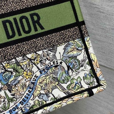 Túi Christian Dior Book Tote Rep 1:1 màu xanh lá trắng họa tiết CD1006 18 tui christian dior book tote rep 1 1 mau xanh la (8)