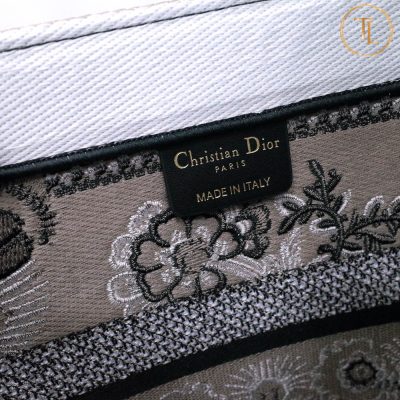 Túi Christian Dior siêu cấp 1:1 Book Tote họa tiết chữ đen CD008 16 tui christian dior sieu cap 1 1 book tote (6)