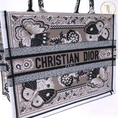 Túi Christian Dior siêu cấp 1:1 Book Tote họa tiết chữ đen CD008 18 tui christian dior sieu cap 1 1 book tote (8)