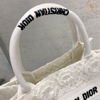 Túi Dior Rep 1:1 Book Tote màu trắng họa tiết chữ đen CD004 13 tui dior book tote mau trang hoa tiet hang hieu chu den (3)