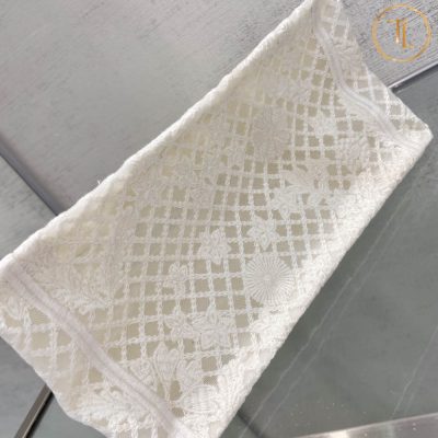 Túi Dior Rep 1:1 Book Tote màu trắng họa tiết chữ đen CD004 15 tui dior book tote mau trang hoa tiet hang hieu chu den (5)