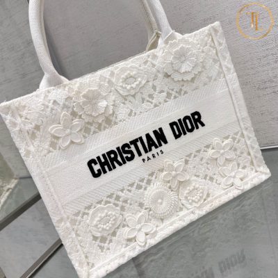 Túi Dior Rep 1:1 Book Tote màu trắng họa tiết chữ đen CD004 18 tui dior book tote mau trang hoa tiet hang hieu chu den (8)