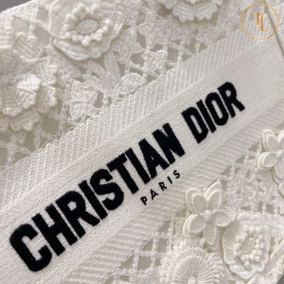 Túi Dior Rep 1:1 Book Tote màu trắng họa tiết chữ đen CD004 19 tui dior book tote mau trang hoa tiet hang hieu chu den (9)