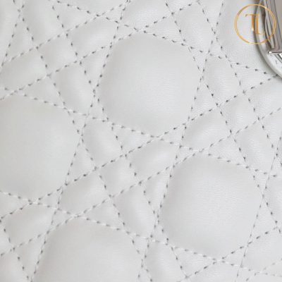 tui xach christian dior lady mau trang (1)