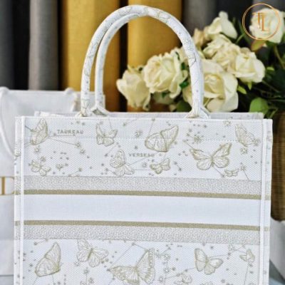 Túi xách Dior cận chính hãng Book Tote màu trắng họa tiết CD010 12 tui xach dior can chinh hang book tote mau trang hoa tiet (1)
