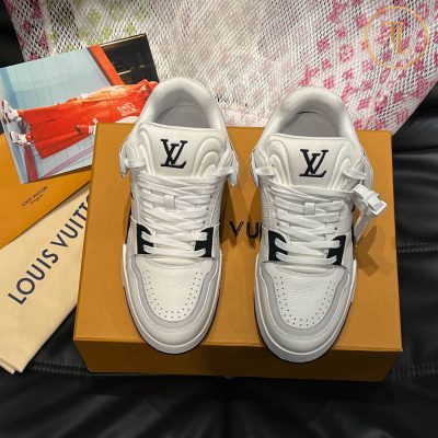 giay lv nam rep 1 1 trainer sneaker trang den (2)