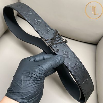 Thắt lưng Louis Vuitton màu đen dập họa tiết mặt khóa logo màu than chì hàng hiệu like auth LVD 62 8 belt louis vuitton (4)