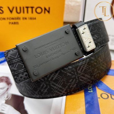 Thắt lưng Louis Vuitton nam dây màu đen họa tiết ghi mặt khóa màu đen LVD 29 9 that lung lv nam (3)