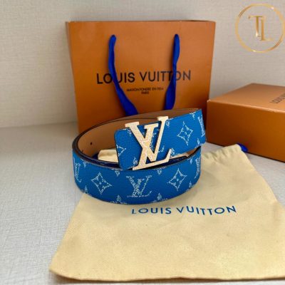 Thắt lưng Louis Vuitton nam màu xanh dương họa tiết mặt khóa màu vàng phối trắng LVD 38 8 that lung lv nam (5)