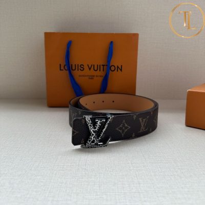 Thắt lưng Louis Vuitton nam màu nâu họa tiết mặt khóa màu đen phối trắng LVD 37 10 that lung lv nam (5)