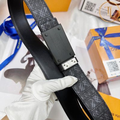 Thắt lưng Louis Vuitton nam dây màu đen họa tiết ghi mặt khóa màu đen LVD 29 8 that lung lv nam (8)