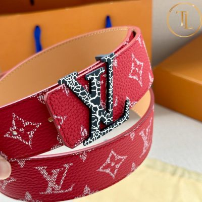 Thắt lưng Louis Vuitton nam màu đỏ họa tiết mặt khóa màu đen phối trắng LVD 33 9 that lung lv nam (8)