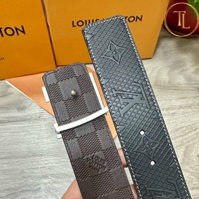 Thắt lưng Louis Vuitton 2 mặt đen nâu dập logo mặt bạc hàng hiệu like auth LVD 66 10 that lung lv sieu cap (2)