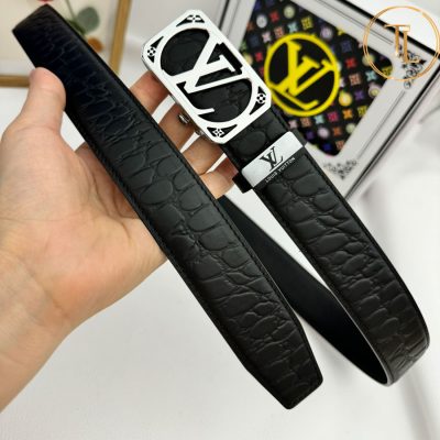 Thắt lưng Louis Vuitton màu đen họa tiết mặt khóa bạc hàng hiệu cận chính hãng LVD 54 10 that lung nam lv (2)