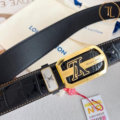 Thắt lưng Louis Vuitton màu đen dập vân cá sấu mặt khóa vàng logo đen hàng hiệu like auth LVD 96 8 that lung nam lv (3)