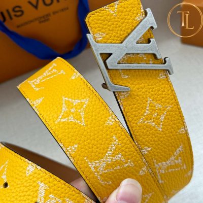 Thắt lưng Louis Vuitton màu vàng họa tiết trắng mặt nhiều màu hàng hiệu like auth LVD 75 9 that lung nam lv (5)
