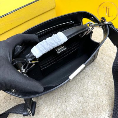 Túi xách đeo chéo Fendi nữ hàng hiệu siêu cấp màu đen khóa bạc FD08 7 tui fendi (5)