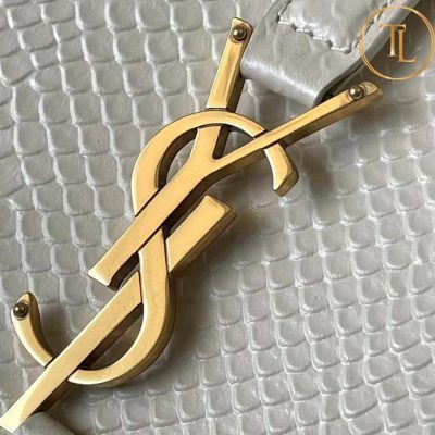 Túi xách kẹp nách nữ YSL hàng hiệu like auth màu be da rắn logo vàng YSL 035 7 tui prada (5)