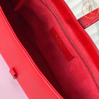Túi xách kẹp nách nữ YSL hàng hiệu like auth màu đỏ da trơn logo vàng YSL 036 10 tui prada (8)