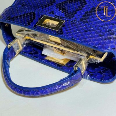 Túi xách Fendi họa tiết da rắn màu xanh dương phối đen hàng hiệu like auth FD16 8 tui xach fendi (3)