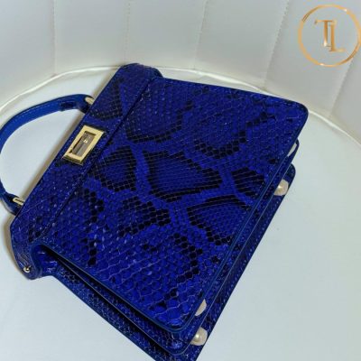 Túi xách Fendi họa tiết da rắn màu xanh dương phối đen hàng hiệu like auth FD16 11 tui xach fendi (7)