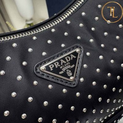 Túi xách kẹp nách nữ Prada hàng hiệu like auth màu đen tán đinh nổi bật PR028 7 tui xach nu prada (3)