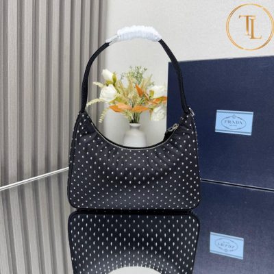 Túi xách kẹp nách nữ Prada hàng hiệu like auth màu đen tán đinh nổi bật PR028 11 tui xach nu prada (6)