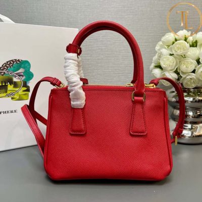 Túi xách đeo chéo Prada nữ màu đỏ logo vàng hàng hiệu cận chính hãng PR010 11 tui xach prada (7)